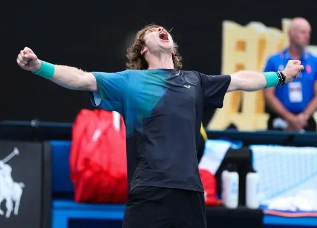 比赛中立场 比赛中立场